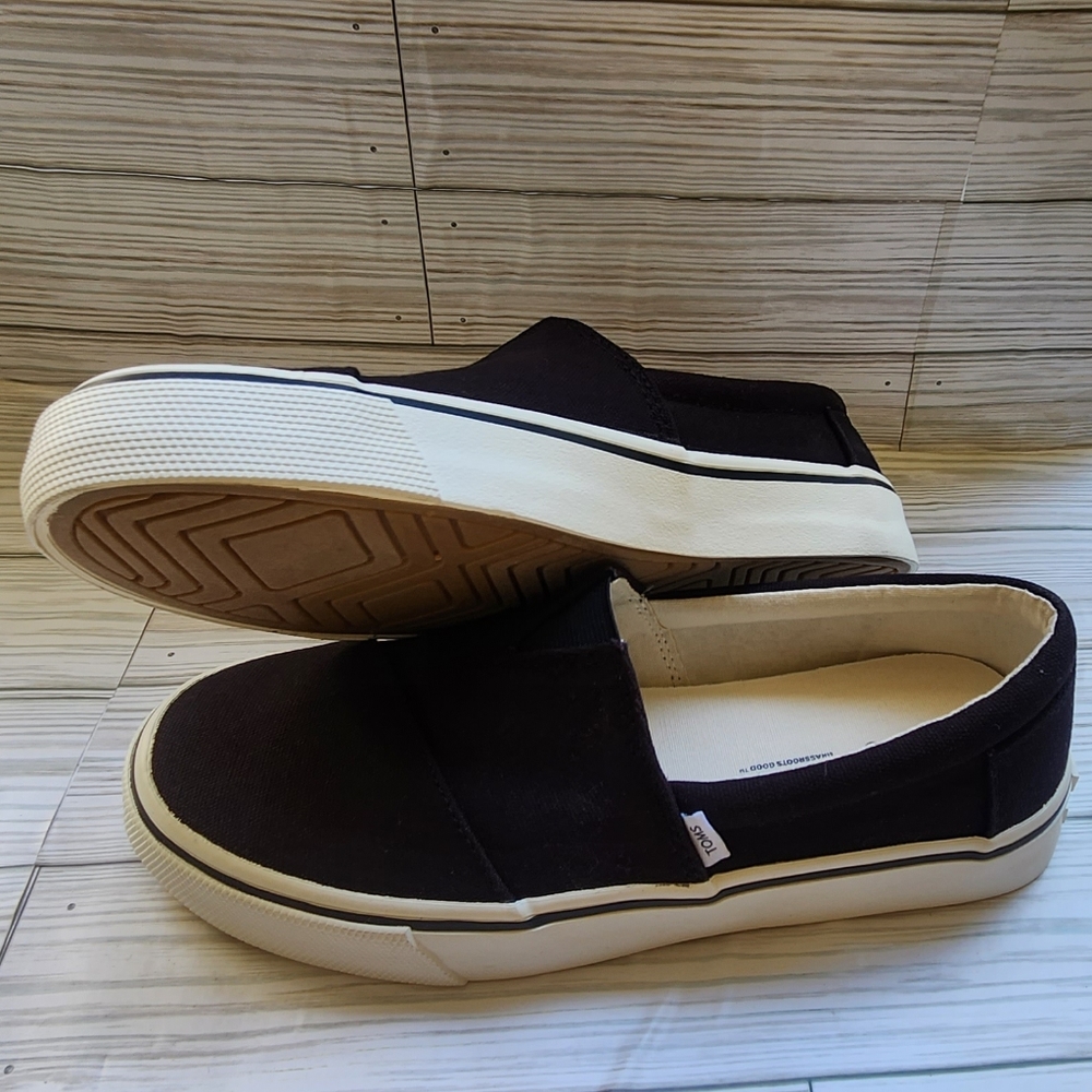 Womens Tom's Fenix Size 7 W  *worn once* fantastic shape like brand new